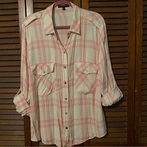 Women’s pink plaid long sleeve top